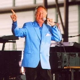 Neil Sedaka - Neil Sedaka - July 2005
Photo by Alan C. Teeple en:User:ACT1