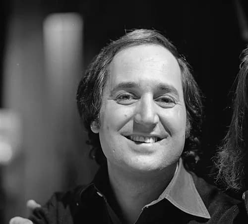 Neil Sedaka - Neil Sedaka in AVRO's TopPop (Dutch television show) in 1974