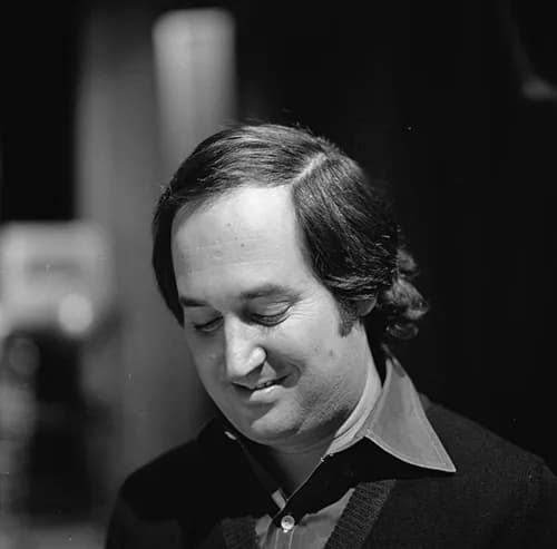Neil Sedaka - Neil Sedaka in AVRO's TopPop (Dutch television show) in 1974