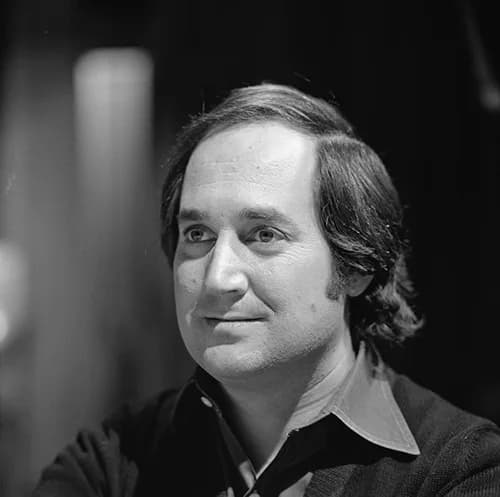 Neil Sedaka - Neil Sedaka in AVRO's TopPop (Dutch television show) in 1974