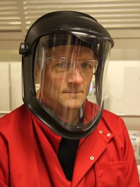 Michael Mosley - Michael Mosley in Lab at Porton Down