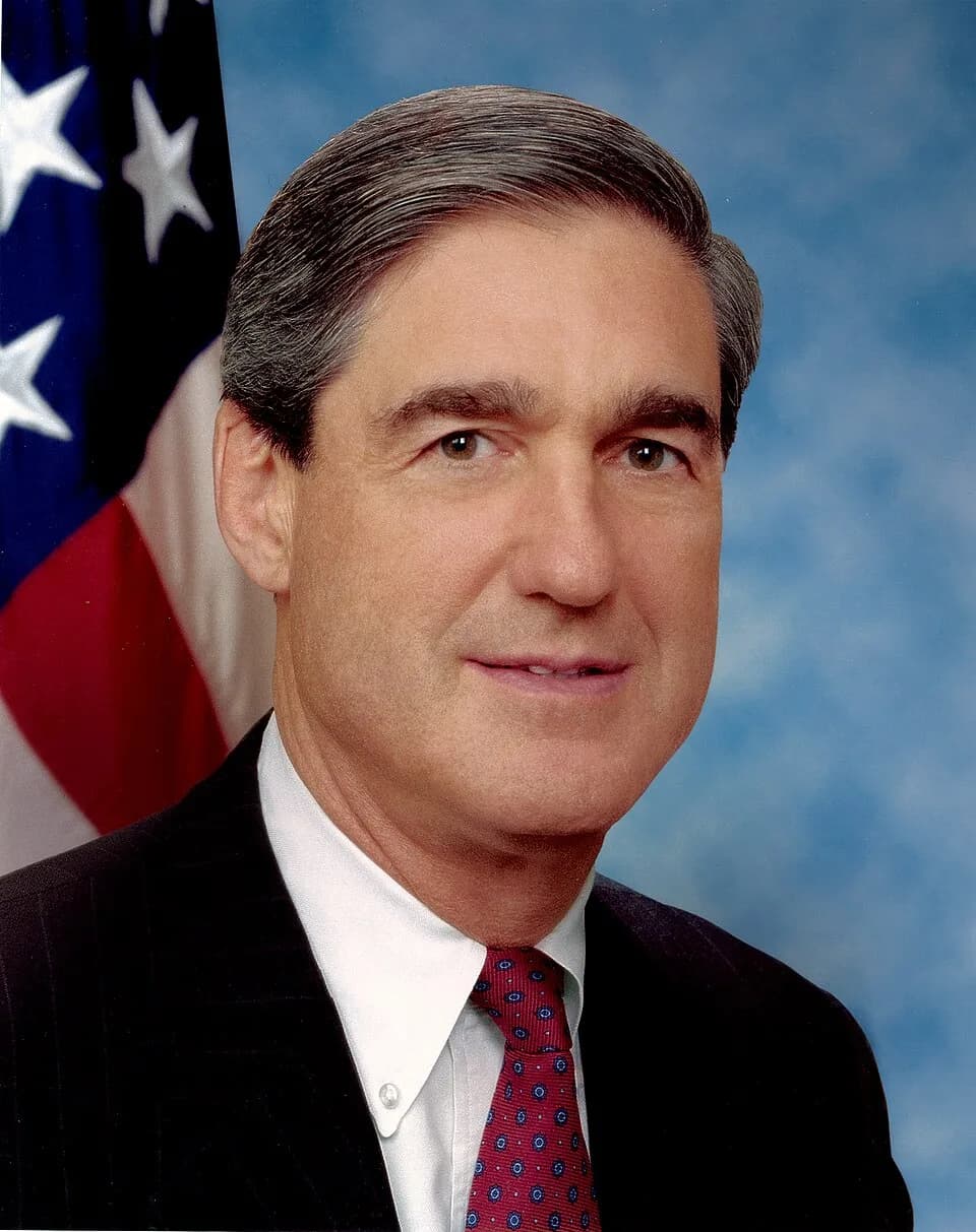 Robert Mueller - Official portrait of the Director of the Federal Bureau of Investigations Robert S. Mueller.
