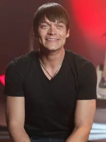 Brad Arnold - 3 Doors Down plays tunes from their new album "Time of My Life" for a crowd of fans in Nashville. Check out their Walmart Soundcheck concert and interview at <a href="http://soundchec