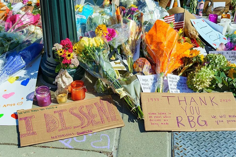 The Notorious B.I.G. - Mourners at the United States Supreme Court following the death of Ruth Bader Ginsburg