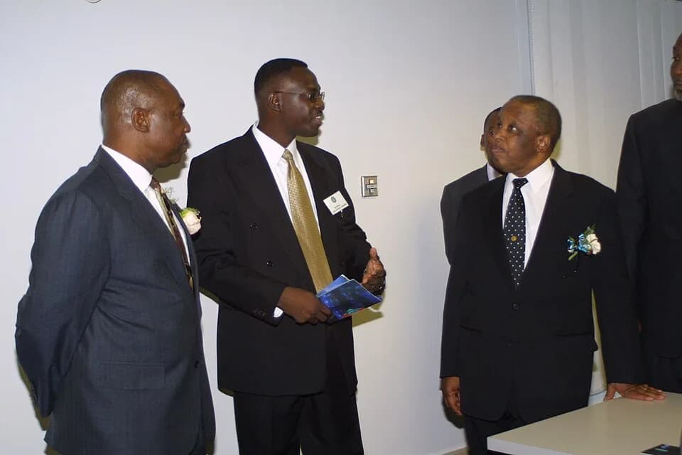 Festus Mogae - Photo taken at the opening of the International Law Enforcement Academy in Otse (2003). Samuel Oghale Oboh explaining a point to Botswana's President Festus Mogae.