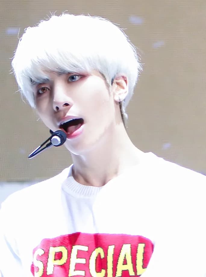 Kim Jong-hyun - Jonghyun at the Samsung Play The Challenge on May 28, 2015.