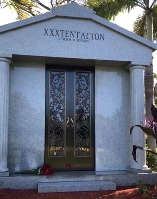 XXXTentacion XXXTentacion - Photo from the mausoleum of rapper XXXtentacion in 2018.