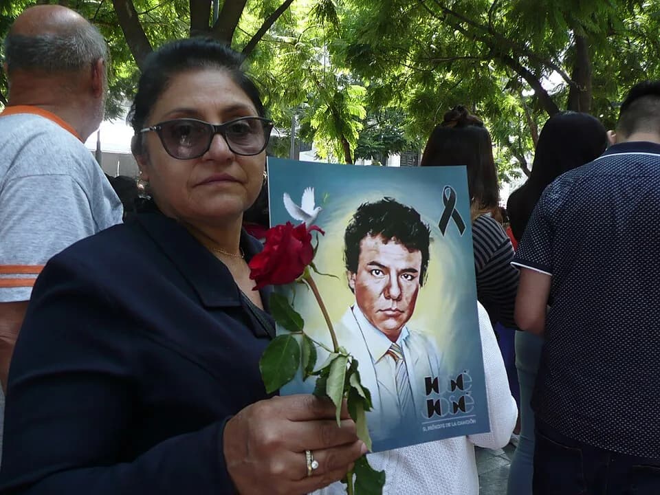 José José - A woman holds a José José portrait while is waiting for enter to Palacio de Bellas Artes. Funerals of Mexican singer José José.
Palacio de Bellas Artes, Mexico City Mexico.