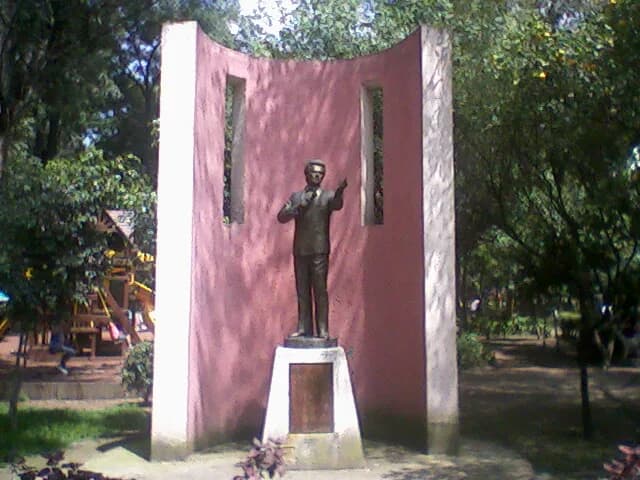 José José - The statue of José José on Parque de la China, located in Claveria.