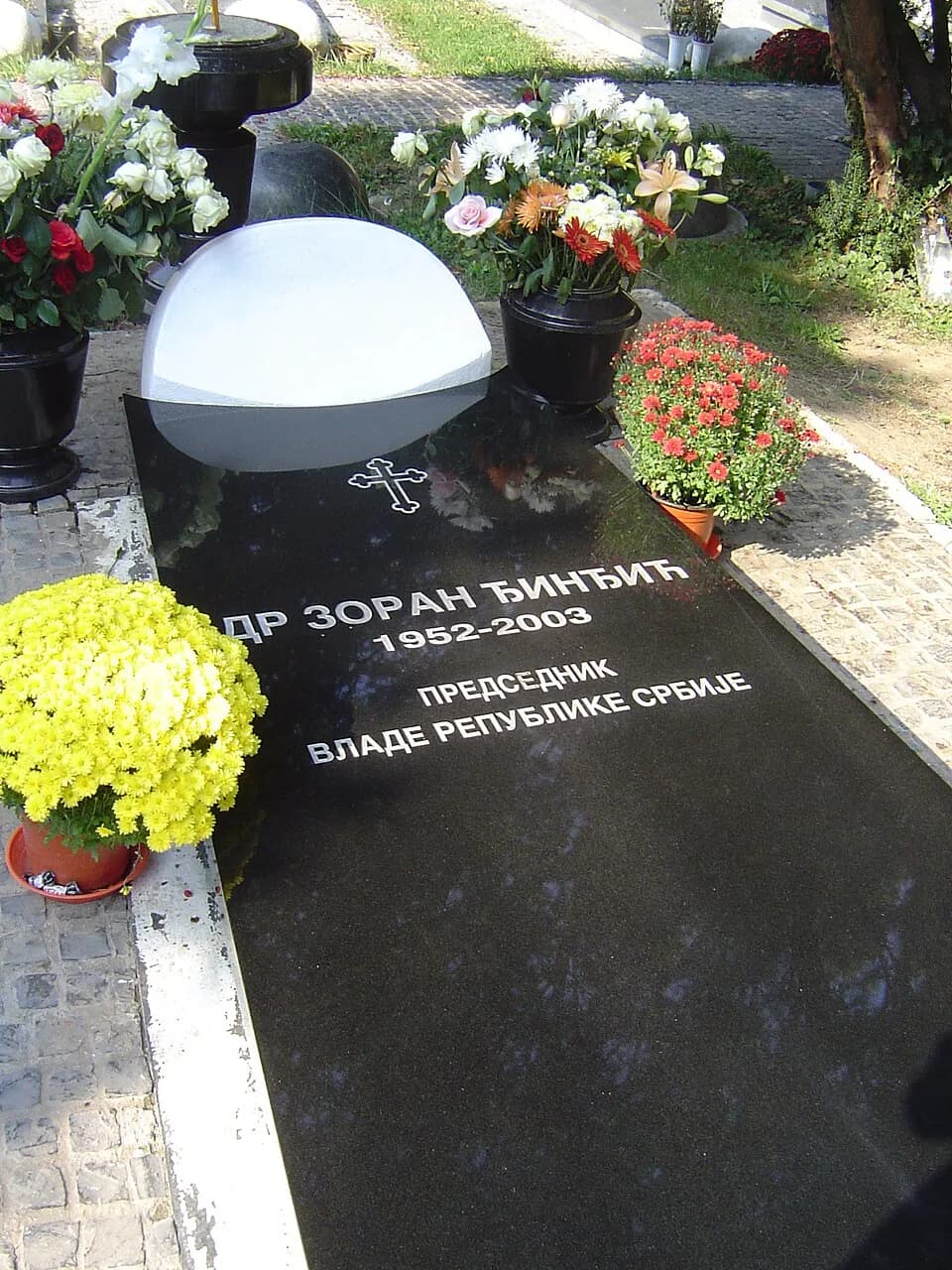 Zoran Đinđić - Tomb of Zoran Đinđić, in Ally of Meritorious Citizens, in New Graveyard in Belgrade.