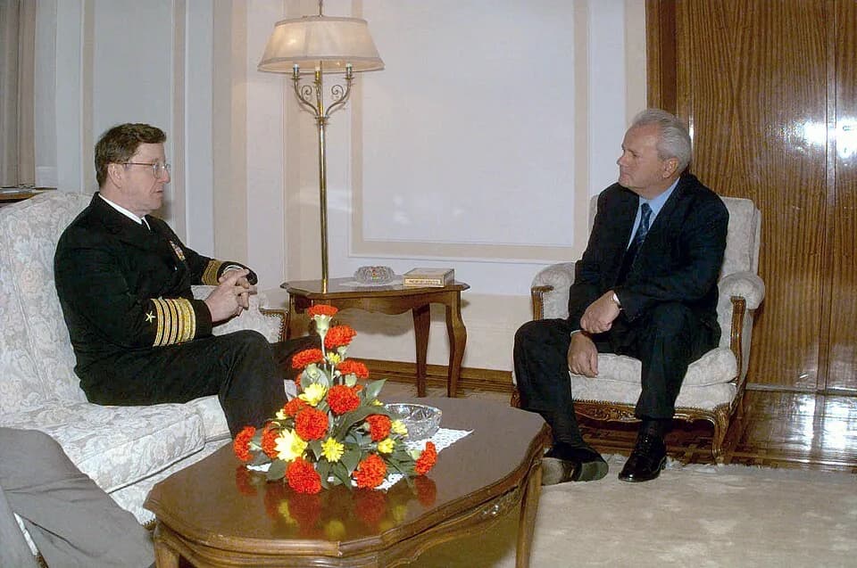 Slobodan Milošević - Admiral T. Joseph Lopez, US Navy, Allied Forces Southern Europe, United States Naval Forces Europe and Commander of the Implementation Forces (IFOR), visits Serbian President Slob