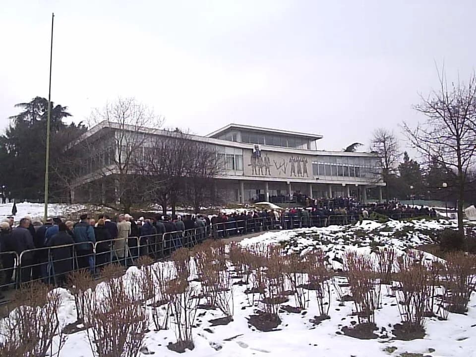 Slobodan Milošević - Milosevic's funeral - people lining up to pay their respect. Mostly senior citizens turned up.

find more Milosevic funeral posts at <a href="http://www.belgraded.com/blog/tags