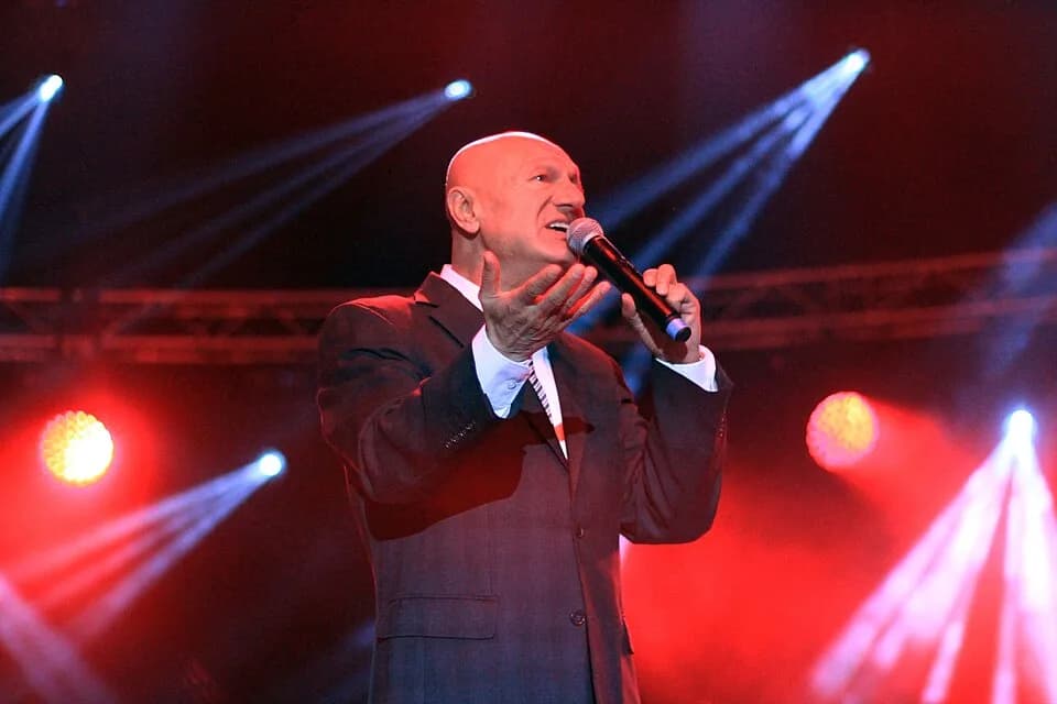 Šaban Šaulić - Šaban Šaulić (Serbian Cyrillic: Шабан Шаулић; 6 September 1951 – 17 February 2019) was a Yugoslovenian, Bosnian and Serbian folk singer.