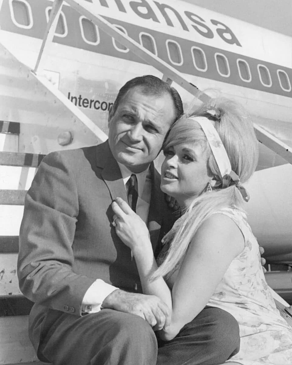 Jayne Mansfield - Photo of Jayne Mansfield and her lawyer-boyfriend Sam Brody posing for a photo before a trip to Frankfurt am Main, Germany, where Mansfield was to do some television work. This photo