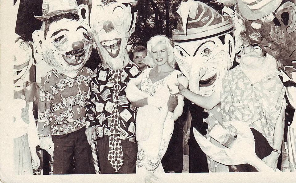 Jayne Mansfield - Jane Rusell At The Guy Carnival