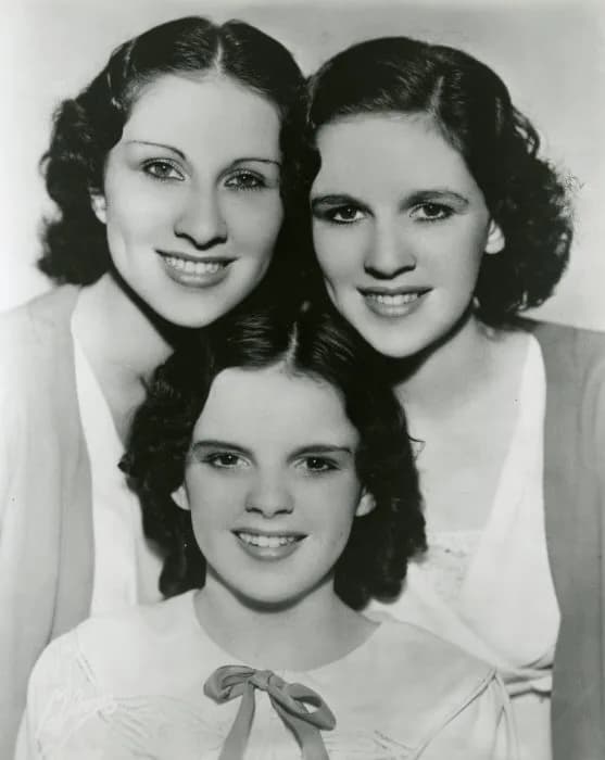 Judy Garland - The Gumm Sisters, AKA The Garland Sisters, ca. 1935, from left to right: Mary Jane, Frances Ethel (Judy Garland) and Dorothy Virginia Gumm.