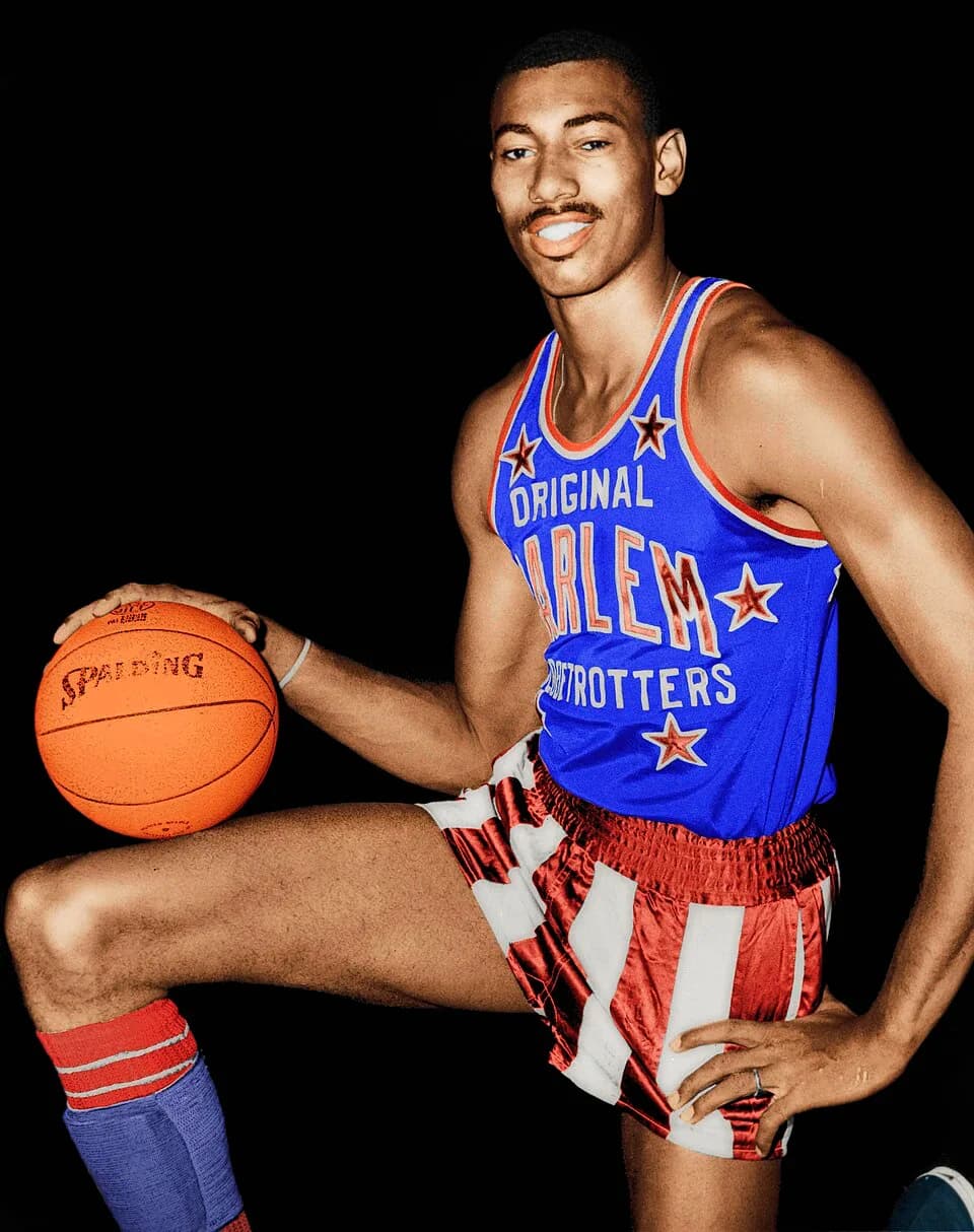 Wilt Chamberlain - edited (colour) picture Image:Wilt Chamberlain.jpg Wilt Chamberlain, American basketball player wearing uniform of Harlem Globetrotters.