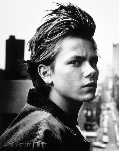 River Phoenix - river phoenix black and white