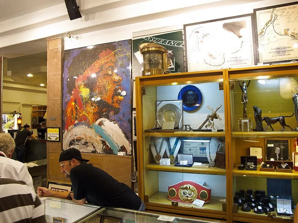 Jimi Hendrix - Inside the Pawn Stars' Shop