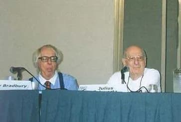 Ray Bradbury - Ray Bradbury and Julius Schwartz at Comic-Com International in 2002
