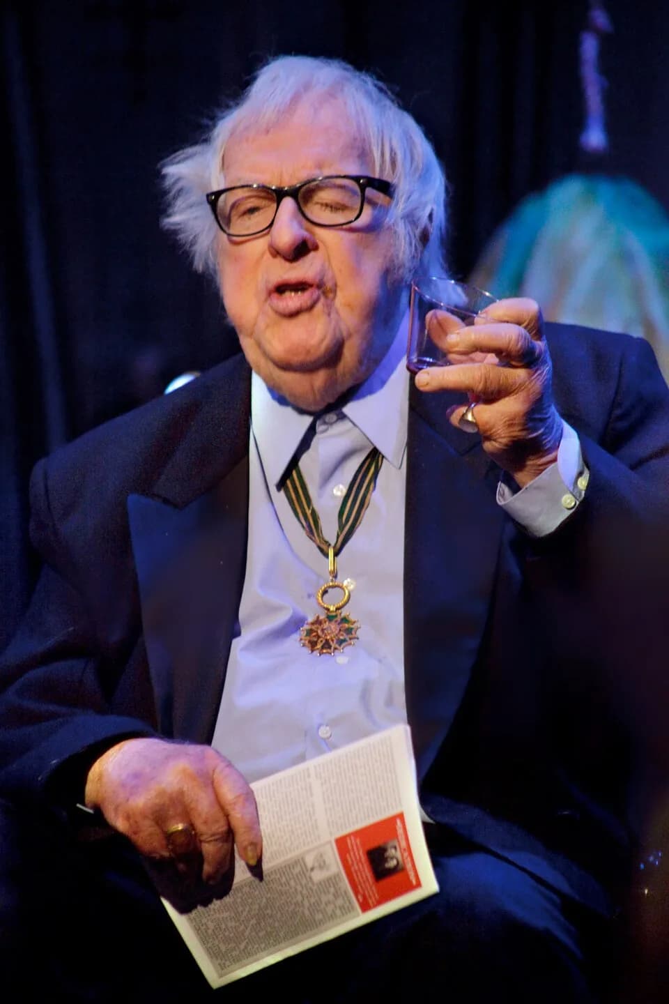 Ray Bradbury - Ray Bradbury, wearing the medal of a Commander of the Ordre des Arts et des Lettres in 2009.