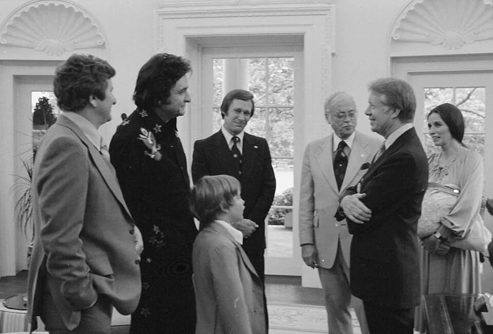 Johnny Cash - Jimmy Carter with Johnny Cash and family - NARA - 175149.jpg
