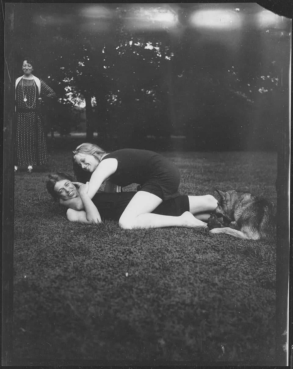Eleanor Roosevelt - Eleanor Roosevelt and Anna R. at Val,Kill in Hyde Park - NARA - 195628.jpg