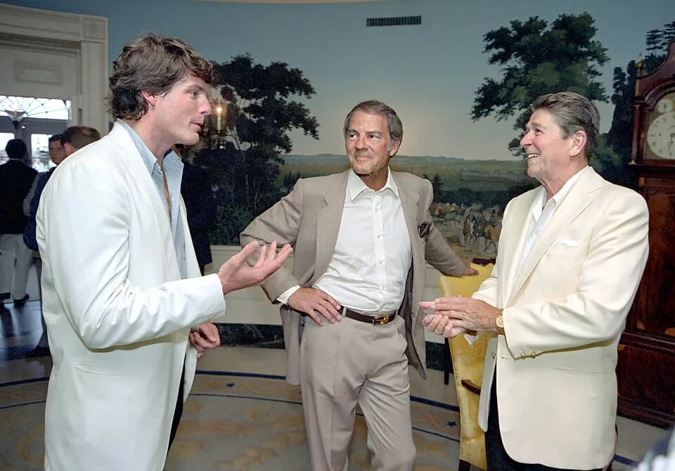 Christopher Reeve - President Reagan talking with Christopher Reeve and Frank Gifford during a reception and picnic in honor of the 15th Anniversary of the Special Olympics program in the Diplomatic R