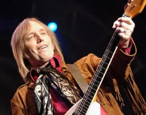 Tom Petty - Tom Petty at Vegoose - camtin 16:42, 2 March 2007 (UTC)