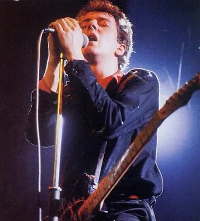 Joe Strummer - joe strummer singing