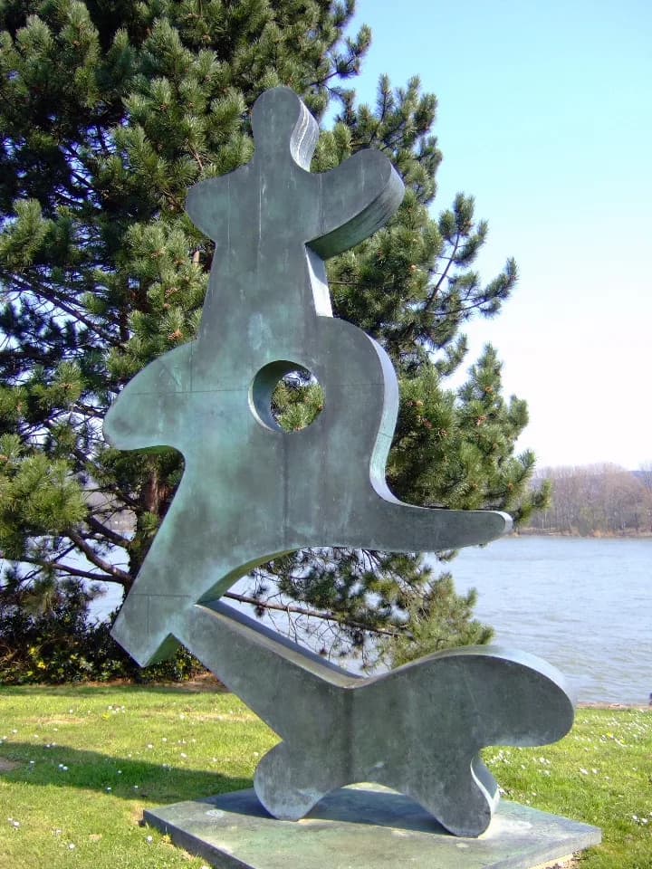 Jean Arp - Hans Arp: Bewegtes Tanzgeschmeide (1960/70) – Skulpturenufer Remagen