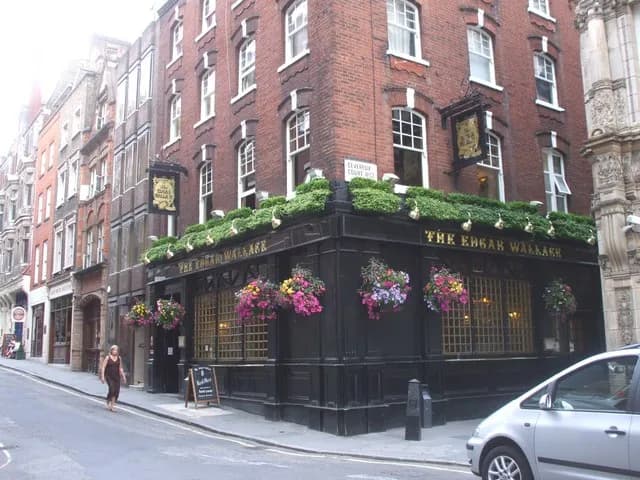 Edgar Wallace - The Edgar Wallace, Essex St, London
