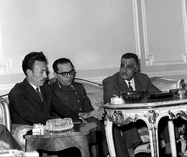 Hawwari Bumadian - A Syrian-Egyptian-Algerian Summit in Cairo in April 1963 / From left to right: Then Minister of Defence Houari Boumédienne of Algeria, President of the Revolutionary Command Council