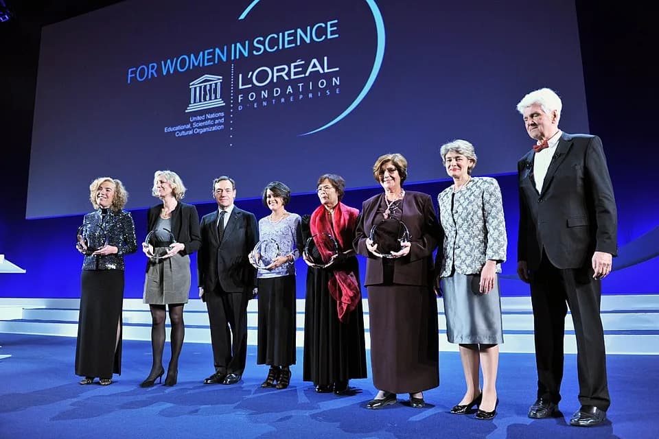 Günter Blobel - 2010 UNESCO-L’Oréal Prize for Women in Science Awards Ceremony – From left to right : Elaine Fuchs (USA), Anne Dejean-Assémat (France), Sir Lindsay Owen-Jones, Chairman of L’Oréal, Ale