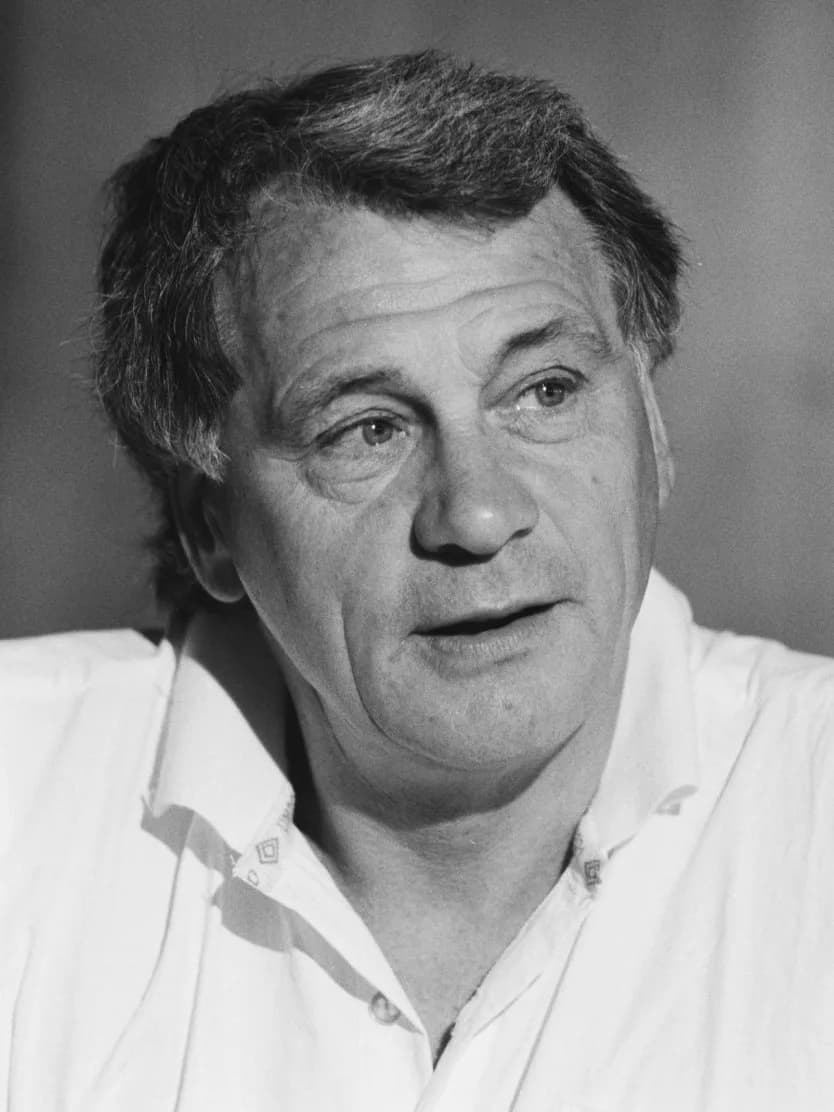 Bobby Robson - Bobby Robson in a photographic portait taken in June 1988
