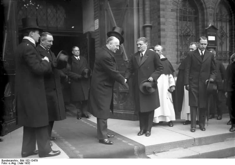 Paul Doumer - For documentary purposes the German Federal Archive often retained the original image captions, which may be erroneous, biased, obsolete or politically extreme. Die grosse Diplomaten-Tra