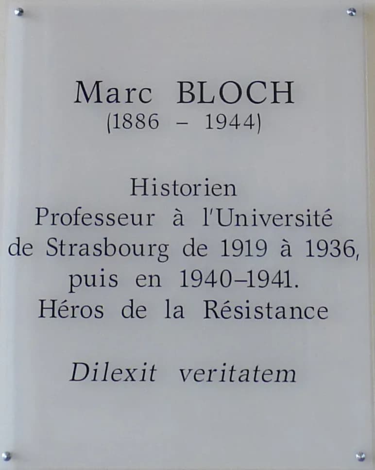Marc Bloch - Plaque à la mémoire de Marc Bloch à l'entrée du Palais Universitaire de Strasbourg (ex-Université Marc Bloch)