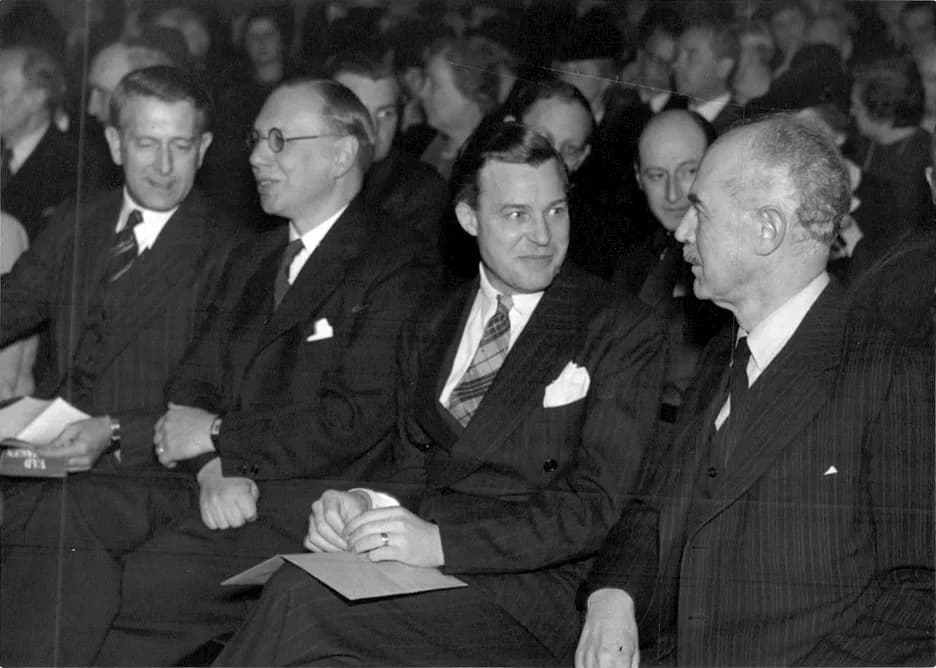Bertil Ohlin - Föreningen Nordens diskussion. Från vänster professor Olin, generaldirektör Sahlin, professor Myhrdahl och hovrättspresident Ekeberg.