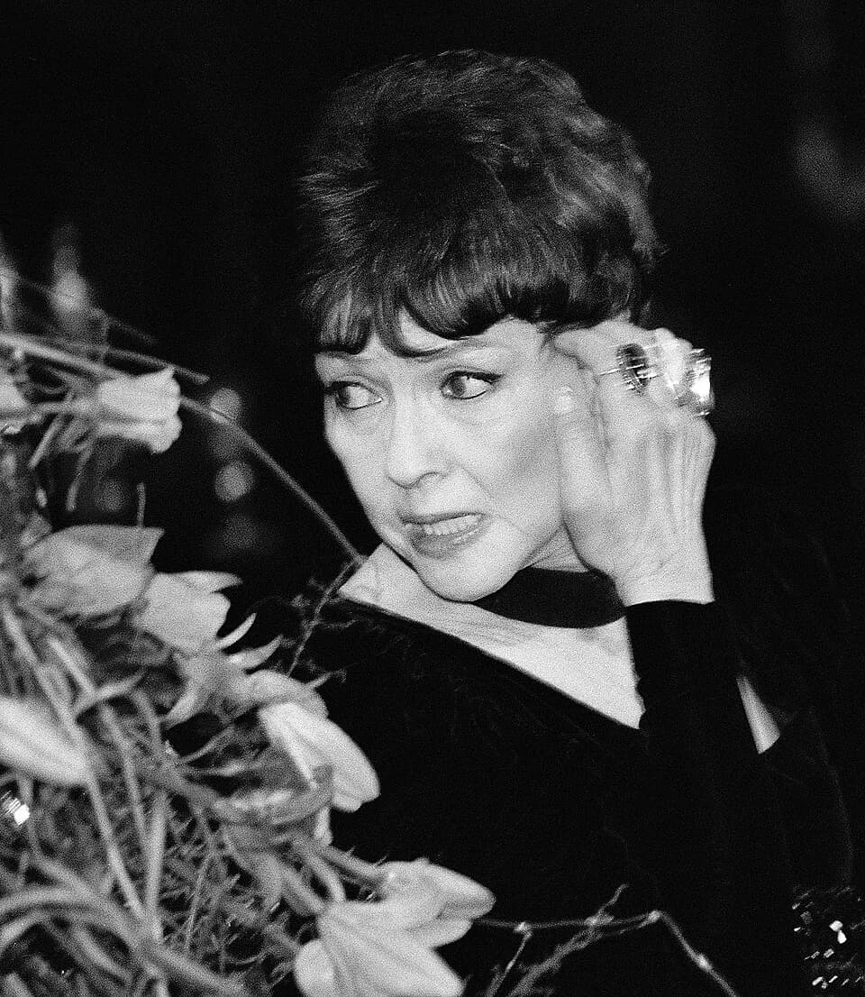 Bella Akhmadulina - Белла Ахмадулина