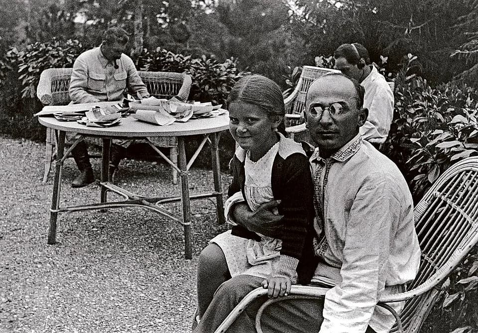 Svetlana Alliluyeva - Lavrenti Beria with Stalin &amp; daughter. With headphones: w:Nestor Lakoba