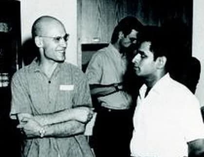 Alexander Grothendieck - Shreeram Abhyankar (right) with Alexander Grothendieck (left), Michael Artin in the background, Montreal 1970