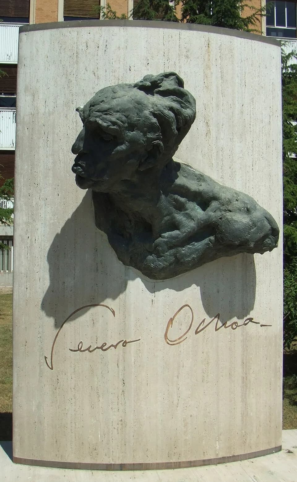 Severo Ochoa - Severo Ochoa statue (by ?), outside the School of Medicine of the Complutense University of Madrid