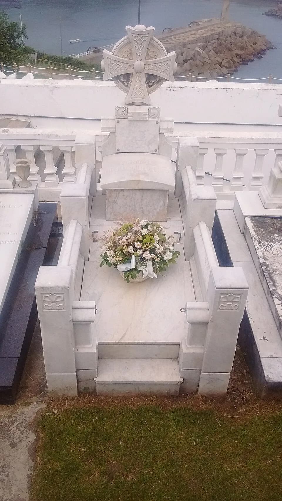 Severo Ochoa - Tumba de Severo Ochoa, en Luarca en el Norte de España.