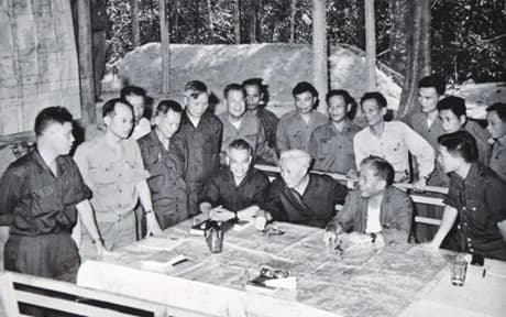 Le Duc Tho - Le Duc Tho from the North to the South together with Pham Hung and General Van Tien Dung on behalf of the Politburo