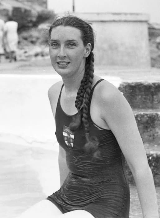 Gough Whitlam - Miss Margaret Dovey, now Margaret Whitlam, at the New South Wales Womens Swimming Championships held at Bondi Baths on 30 November 1939