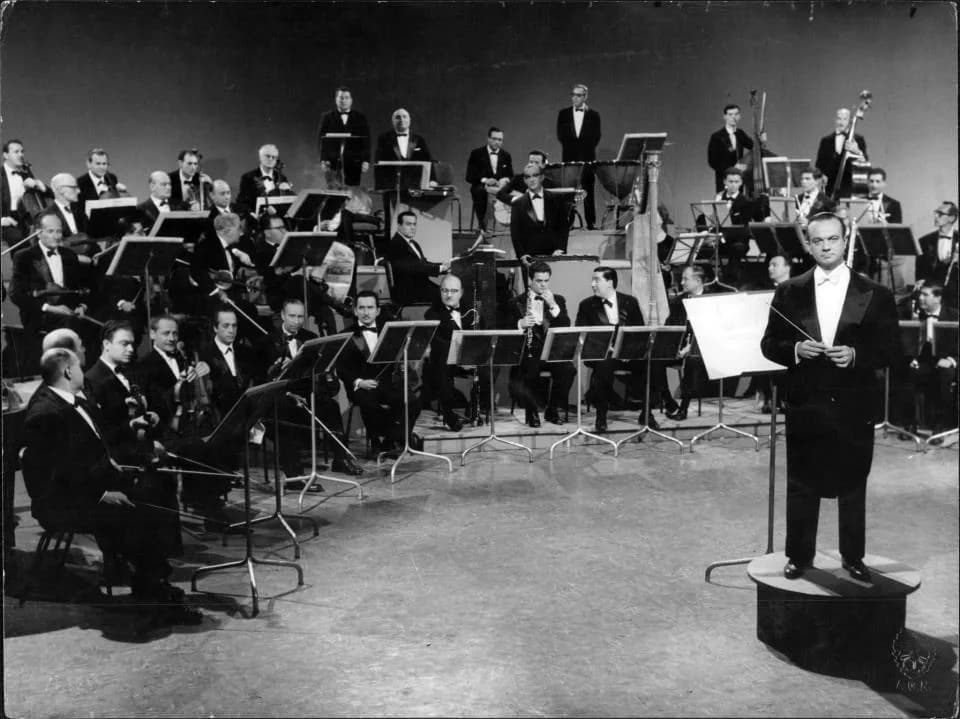 Astor Piazzolla - Astor Piazzolla y su orquesta se presentan en Canal 13, en 1963. Foto Archivo AGN.