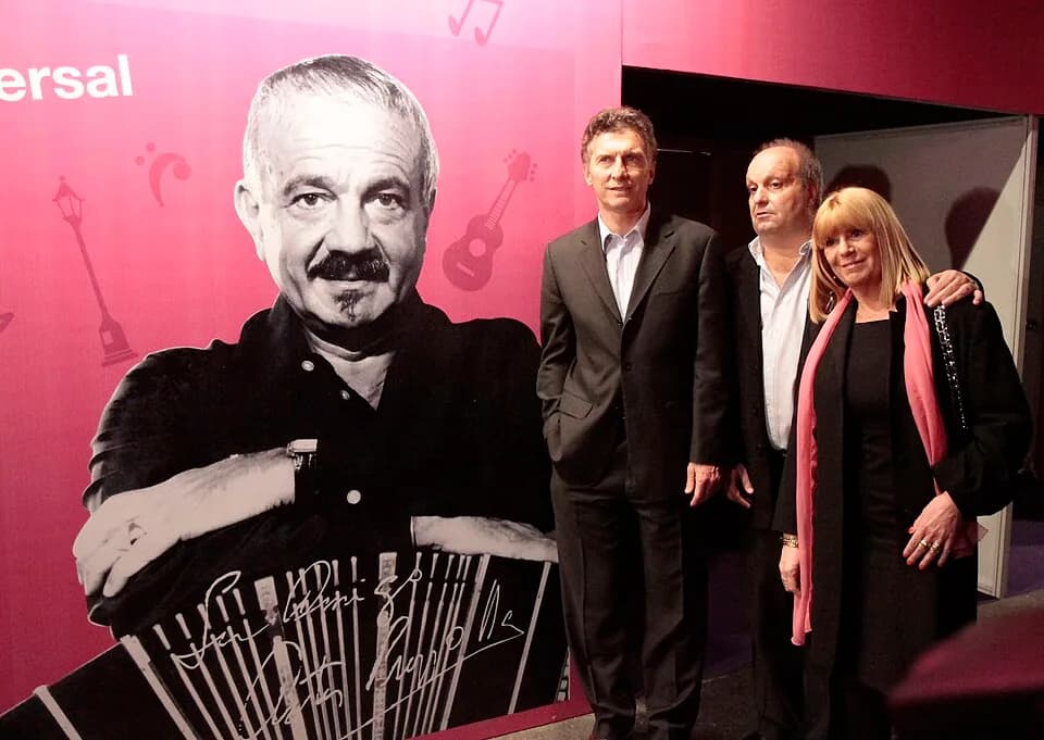 Astor Piazzolla - Buenos Aires. Agosto 21 de 2012.- El jefe de Gobierno porteño, Mauricio Macri, recorrió una muestra itinerante en homenaje a Astor Piazolla, integrada por más de 250 fotografías, en 