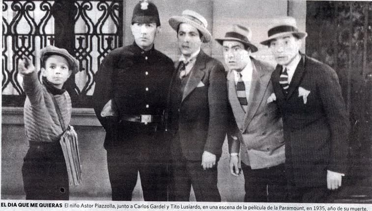 Astor Piazzolla - Astor Piazzolla con Carlos Gardel en la película El Día que me Quieras.