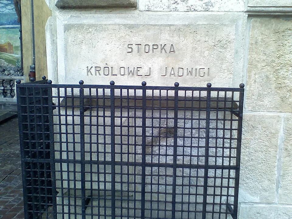 Jadwiga I of Poland - Stopka Królowej Jadwigi znajdująca się w Kościele Nawiedzenia Najświętszej Maryi Panny w Krakowie (OO. Karmelitów na Piasku). Jadwiga była fundatorką Kościoła.