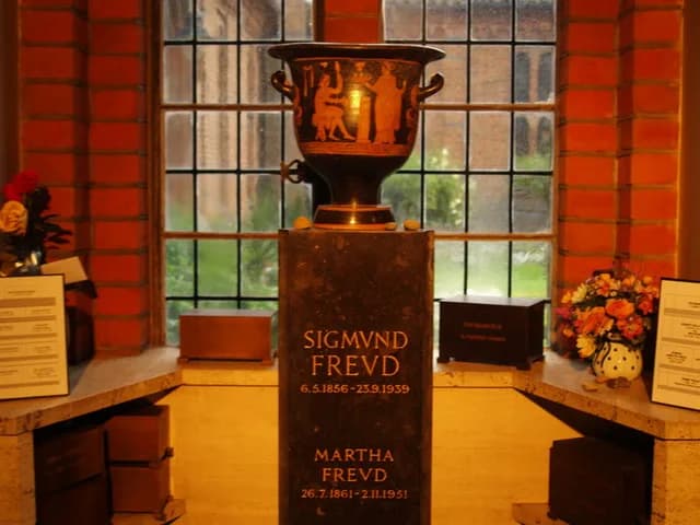 Anna Freud - Cinerary urn, Sigmund Freud's ashes in the Ernest George Columbarium, part of Golders Green Crematorium
